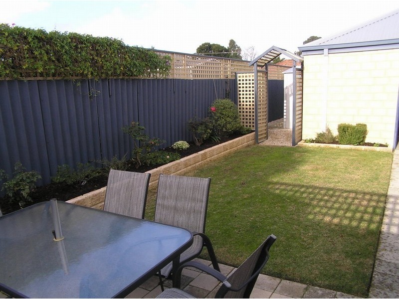 16a Gladstone St, St James WA 6102