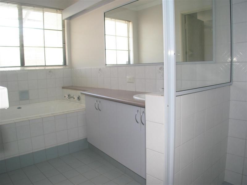 2/19 McMillian St, Victoria Park WA 6100