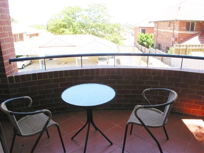 1/27 King George Street, Victoria Park WA 6100