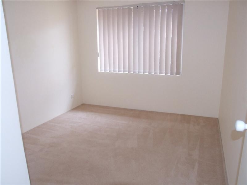 27 Petrel Cl, Wilson WA 6107