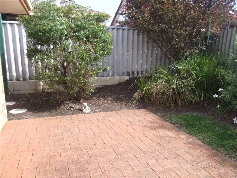 27 Petrel Cl, Wilson WA 6107