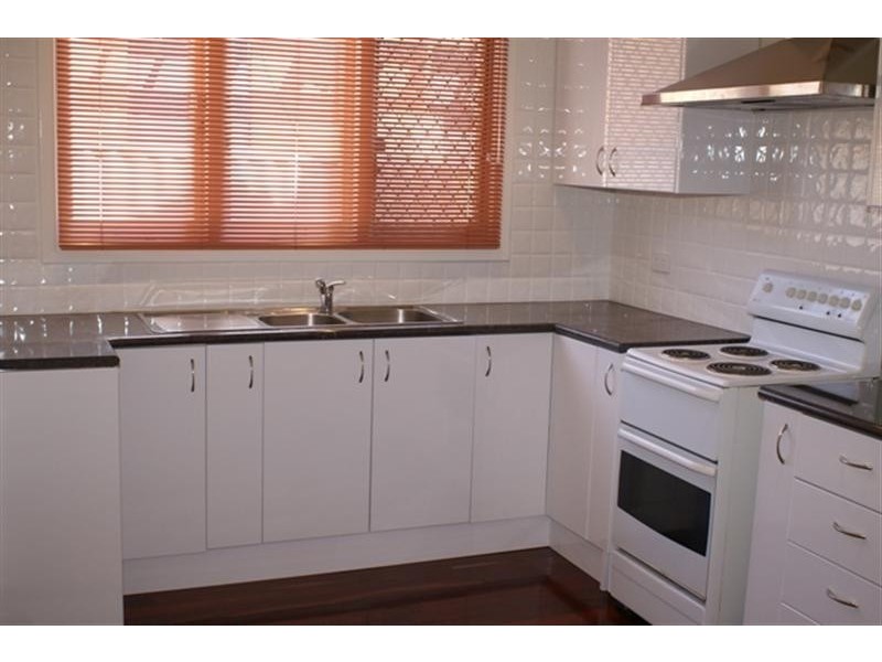 30 Lowes St, Cloverdale WA 6105