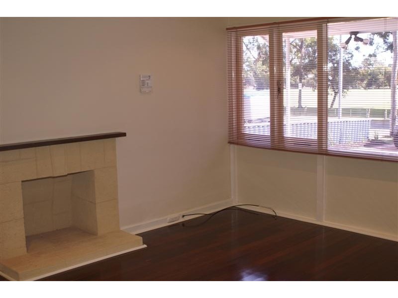 30 Lowes St, Cloverdale WA 6105