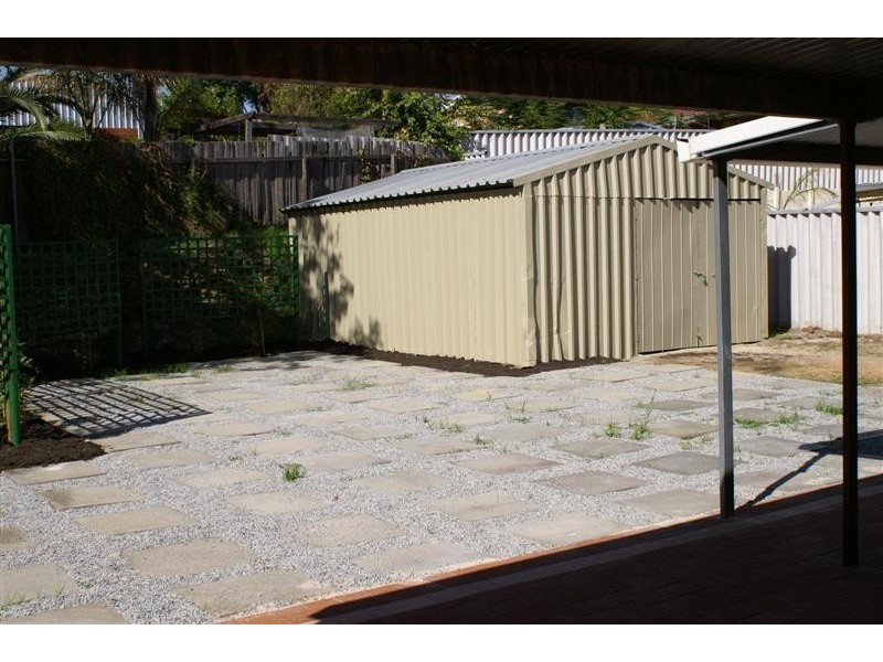 30 Lowes St, Cloverdale WA 6105