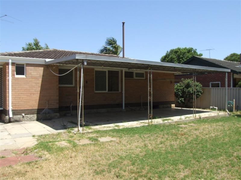 5 Beverley, Cloverdale WA 6105