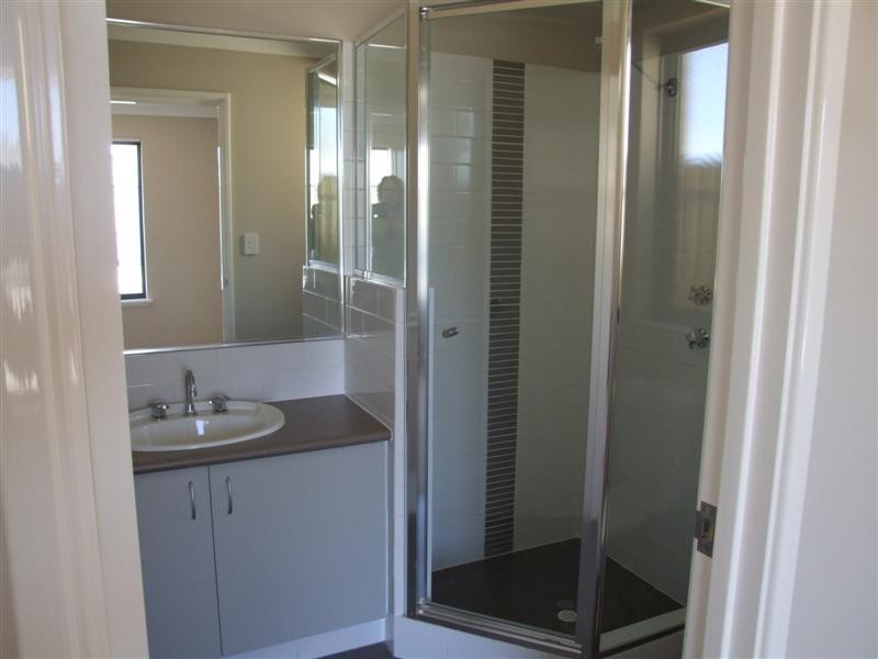 23/11 Hazlett Way, Canning Vale WA 6155