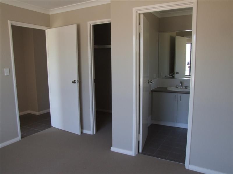 23/11 Hazlett Way, Canning Vale WA 6155