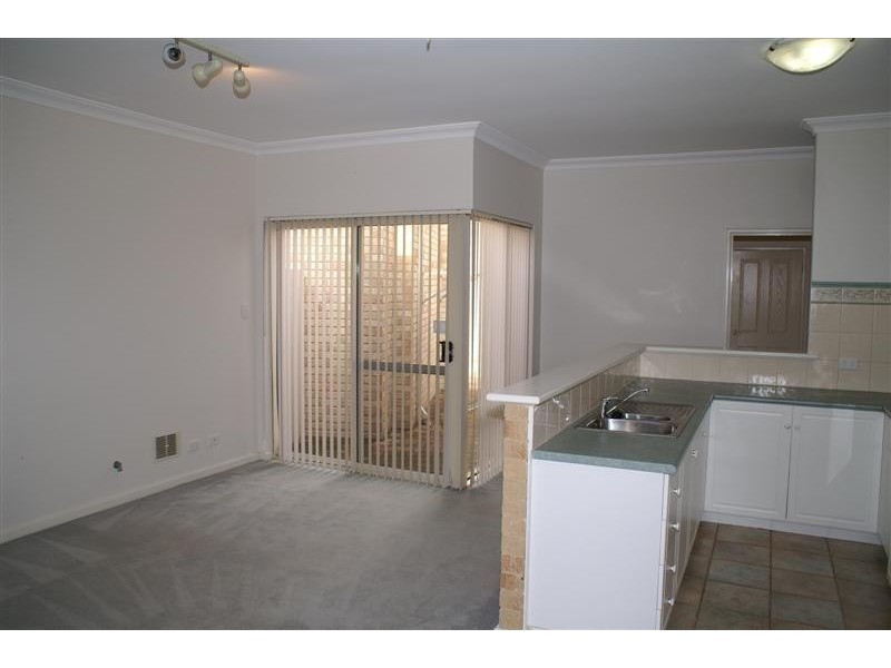 4/43 Pitt Street, St James WA 6102