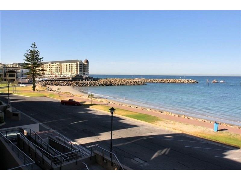 2.2/8-9 North Esplanade, Glenelg North SA 5045