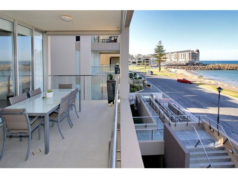 2.2/8-9 North Esplanade, Glenelg North SA 5045