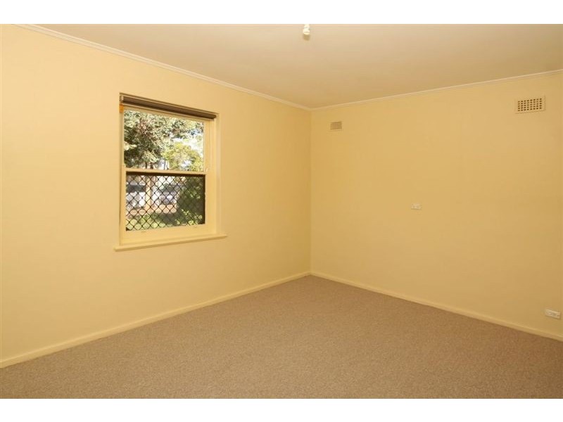 6 Cowra Crescent, Park Holme SA 5043