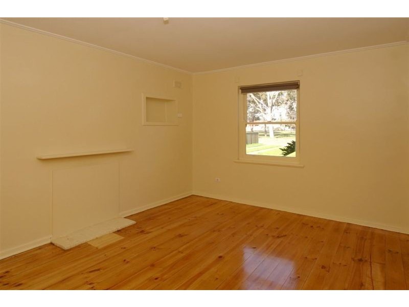 6 Cowra Crescent, Park Holme SA 5043