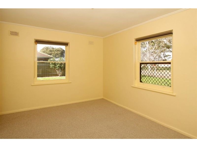 6 Cowra Crescent, Park Holme SA 5043