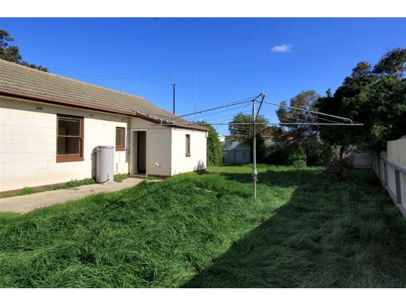 6 Cowra Crescent, Park Holme SA 5043