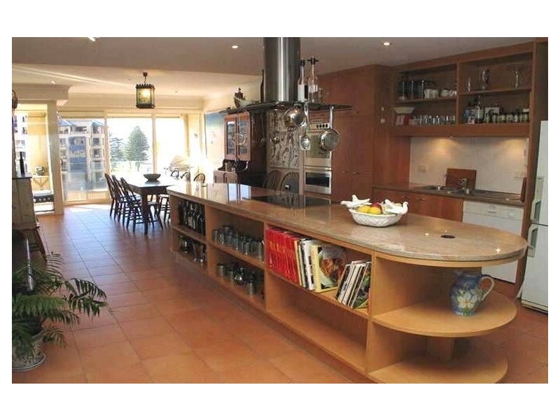 1/9 Holdfast Promenade, Glenelg SA 5045