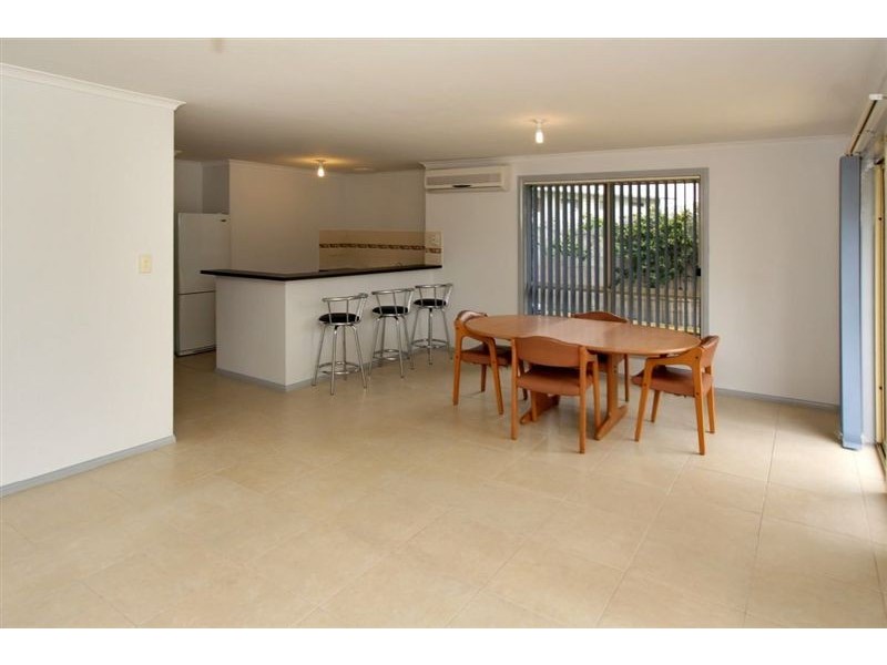 4 White Crescent, Seacombe Gardens SA 5047