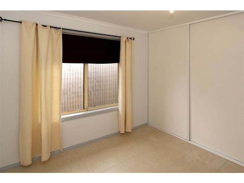 4 White Crescent, Seacombe Gardens SA 5047