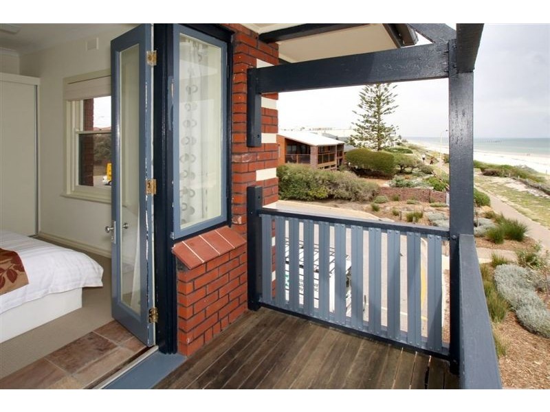 2/385 Esplanade, Henley Beach SA 5022