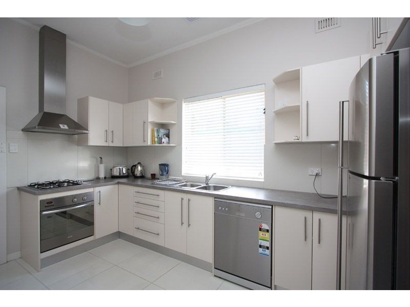 2 Carnarvon Avenue, Glenelg North SA 5045