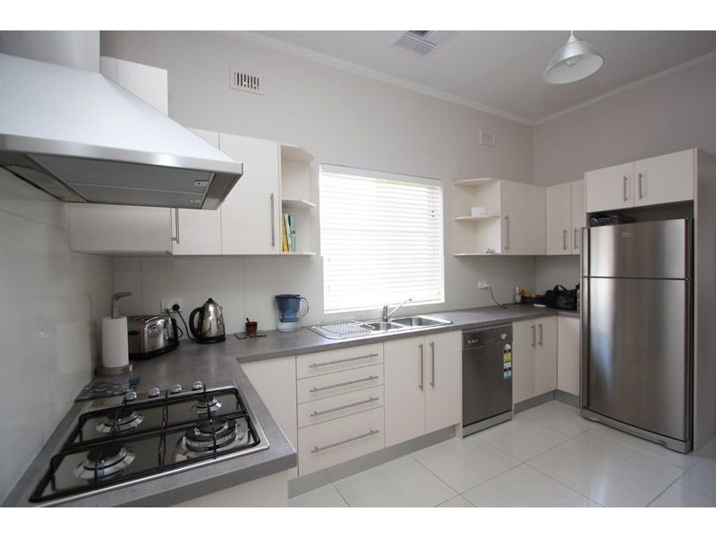 2 Carnarvon Avenue, Glenelg North SA 5045