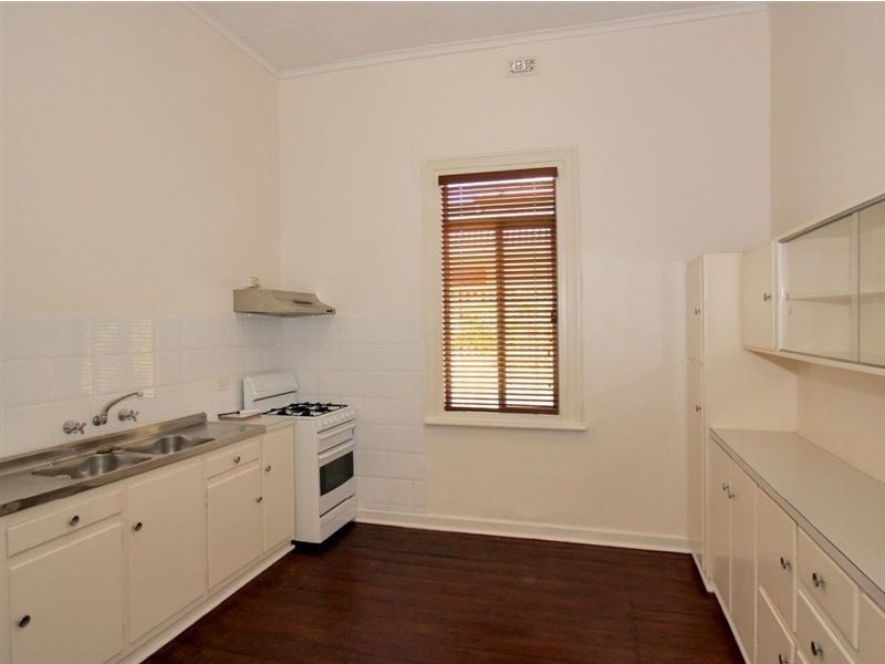 8 Whaddon Road, Brooklyn Park SA 5032