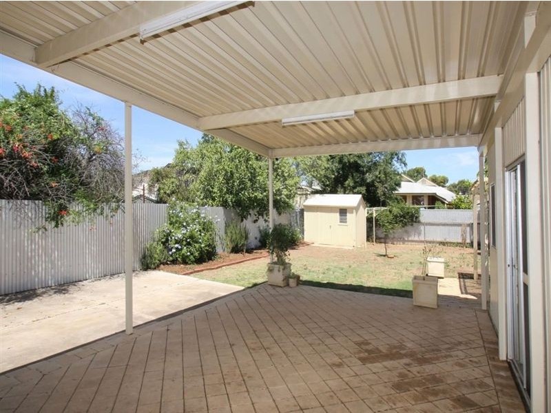 8 Whaddon Road, Brooklyn Park SA 5032