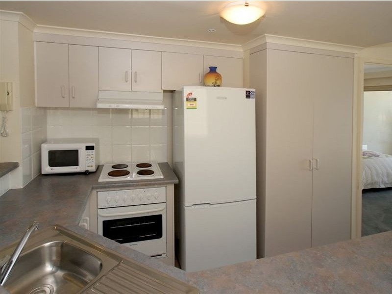 10/5 South Esplanade, Glenelg South SA 5045