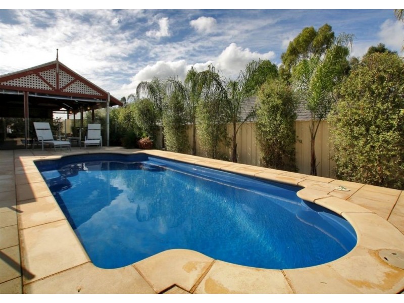 6 Aaron Avenue, Darlington SA 5047