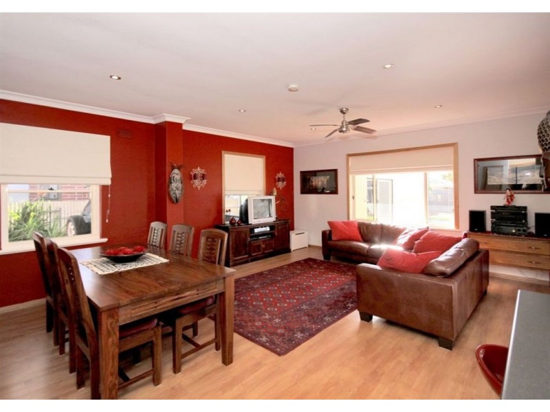 38 Wallala Avenue, Park Holme SA 5043