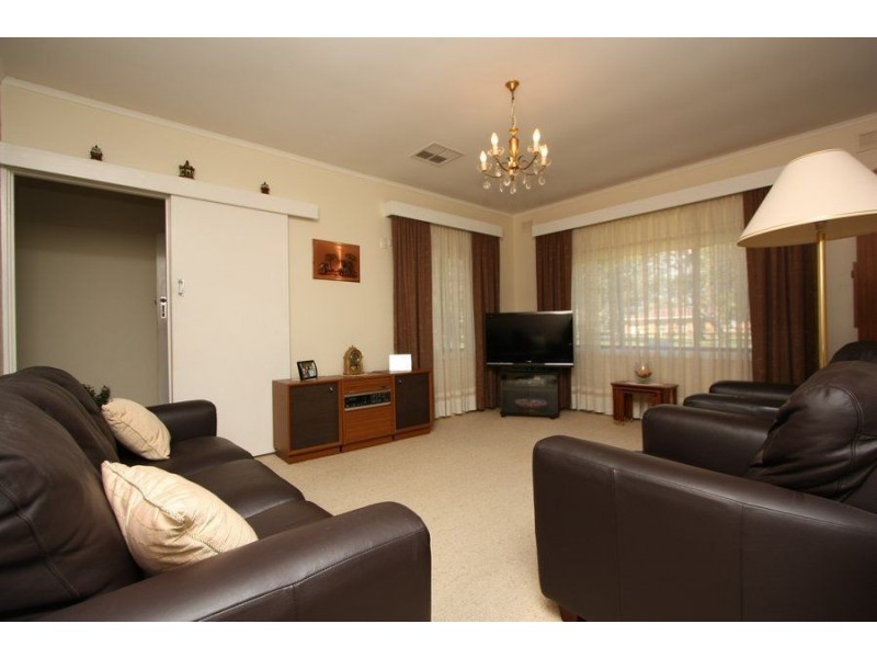 10 Oakmont Crescent, Novar Gardens SA 5040