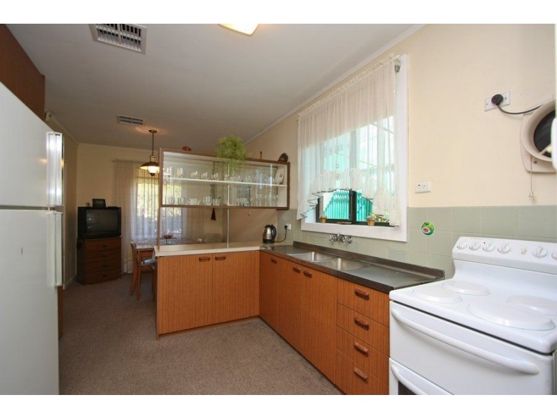 10 Oakmont Crescent, Novar Gardens SA 5040