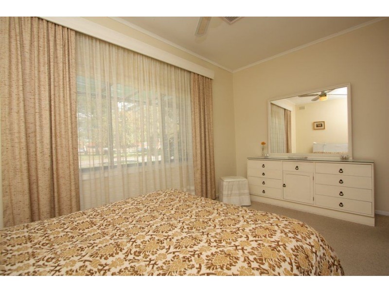 10 Oakmont Crescent, Novar Gardens SA 5040