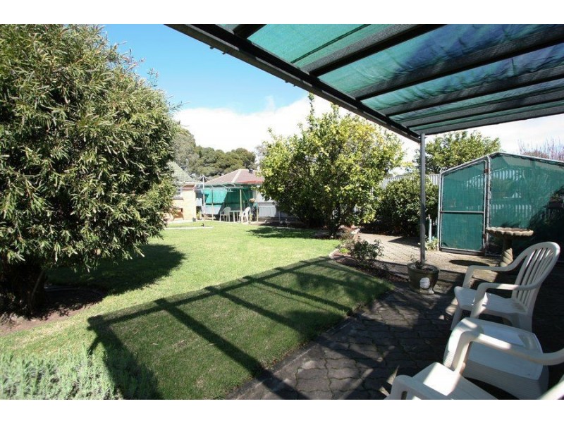 10 Oakmont Crescent, Novar Gardens SA 5040