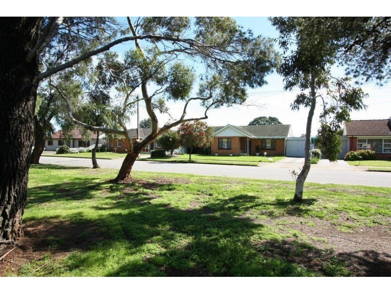 10 Oakmont Crescent, Novar Gardens SA 5040