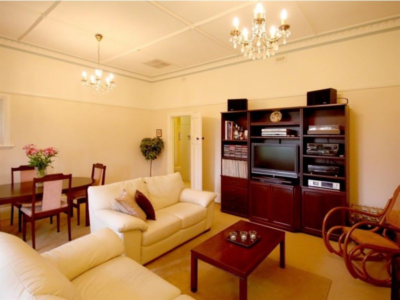 10 The Crescent, Hove SA 5048