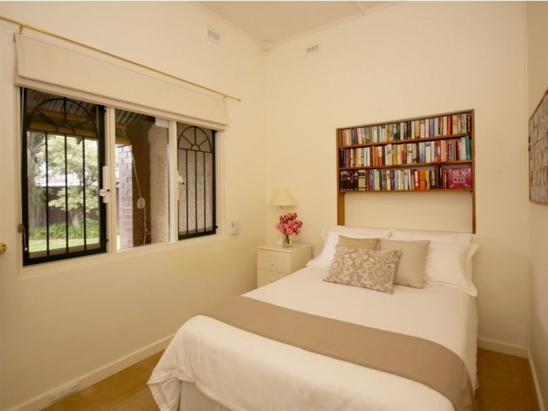 10 The Crescent, Hove SA 5048