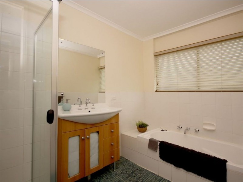 17 Seaview Avenue, Hallett Cove SA 5158