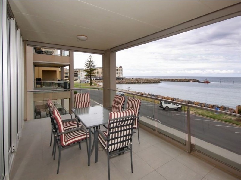 2.2/8-9 North Esplanade, Glenelg North SA 5045