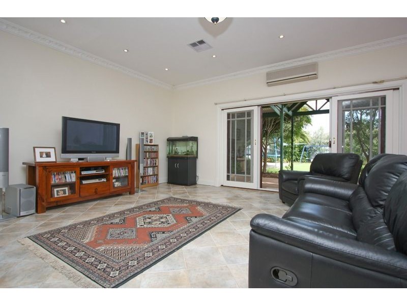 16 Barnes Avenue, Marleston SA 5033