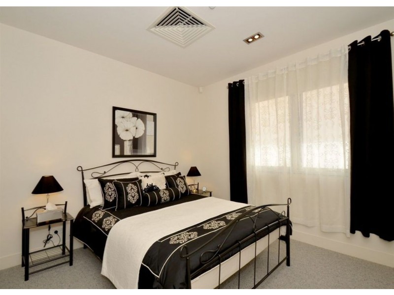 3.4 8/9 North Esplanade, Glenelg North SA 5045