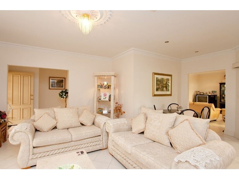 8 Rothesay Avenue, Glenelg North SA 5045