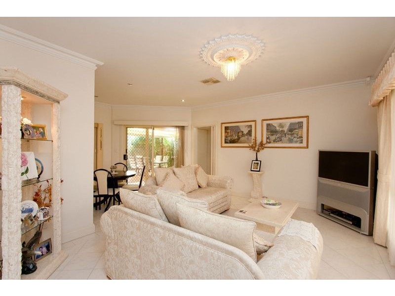 8 Rothesay Avenue, Glenelg North SA 5045