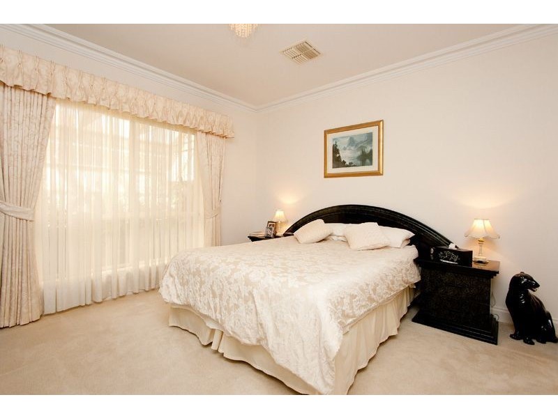 8 Rothesay Avenue, Glenelg North SA 5045