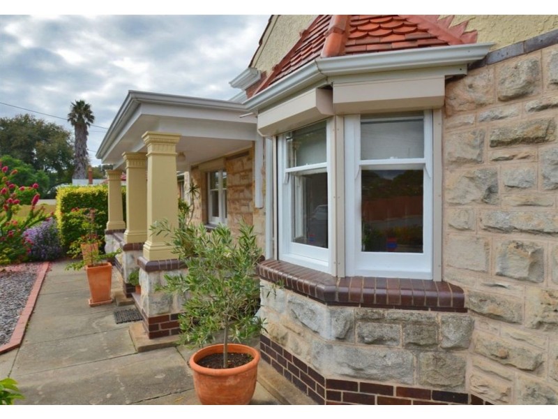 7 Almond Grove, Glandore SA 5037