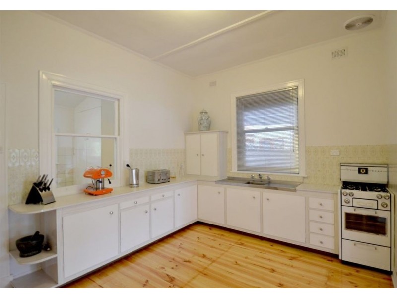 7 Almond Grove, Glandore SA 5037