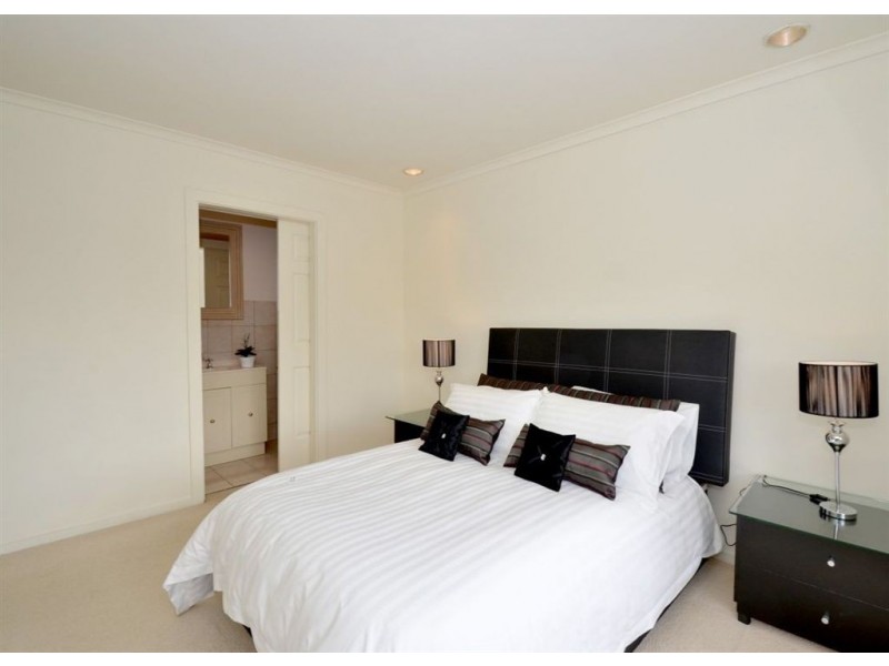 5 Hoylake Crescent, West Lakes SA 5021