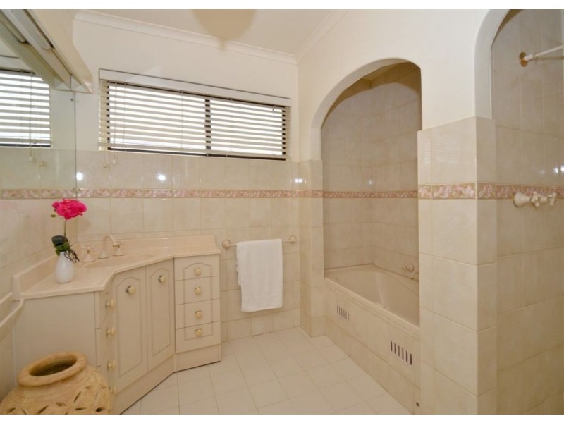 5 Hoylake Crescent, West Lakes SA 5021