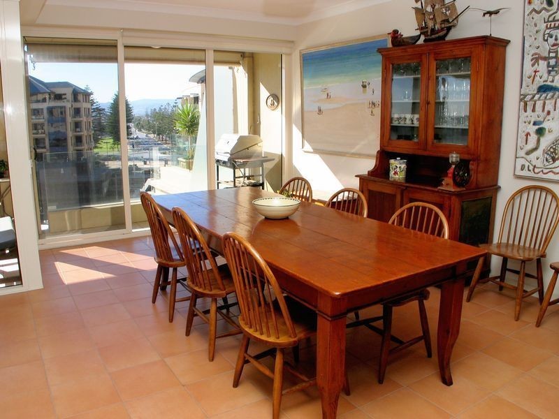 1/9 Holdfast Promenade, Glenelg SA 5045