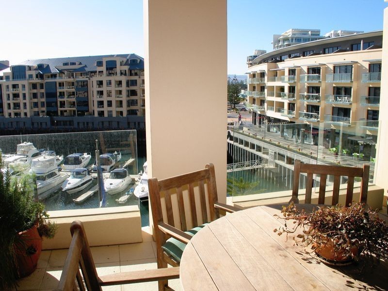 1/9 Holdfast Promenade, Glenelg SA 5045