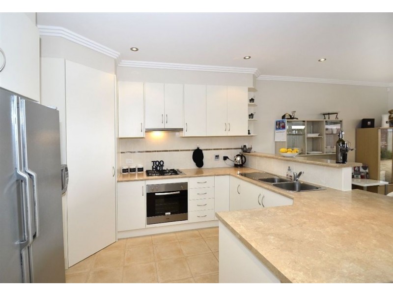 9 Tiparra Avenue, Park Holme SA 5043